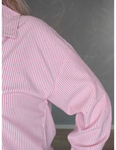 Nærbillede af similisten på rosa stribet skjorte i polyester – TIPPY