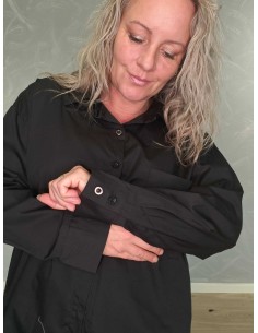 Sort oversize skjorte i 100% bomuld med brystlomme og knaplukning – TIPPY Italian Select 2