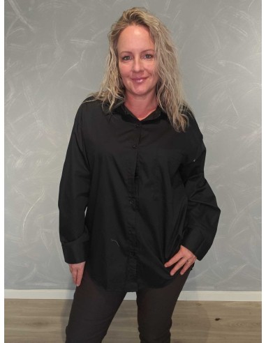 Sort oversize skjorte i 100% bomuld med brystlomme og knaplukning – TIPPY Italian Select