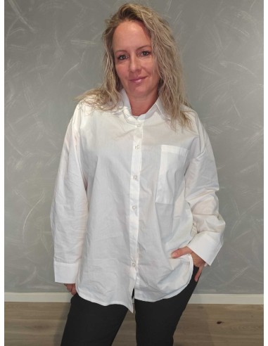 Hvid oversize skjorte i 100% bomuld med brystlomme og knaplukning – TIPPY Italian Select