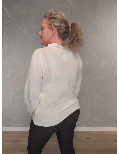 Bagside af cream strikbluse til kvinder – Design by TIPPY
