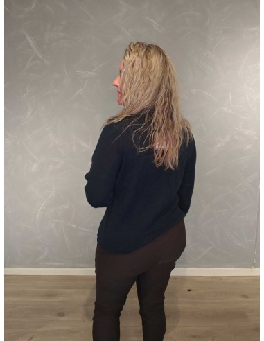 Bagside af navy strikbluse til kvinder – TIPPY