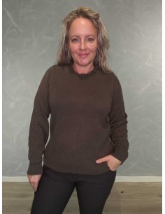 Mørk brun strikbluse i 100% polyester med bølgekrave og lange ærmer – DESIGN by TIPPY