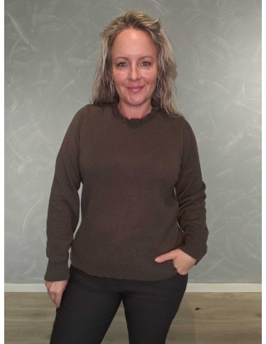 Mørk brun strikbluse i 100% polyester med bølgekrave og lange ærmer – DESIGN by TIPPY