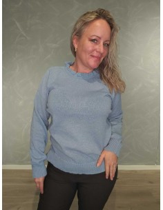 Skyblå strikbluse i 100% polyester med bølgekrave og lange ærmer – DESIGN by TIPPY