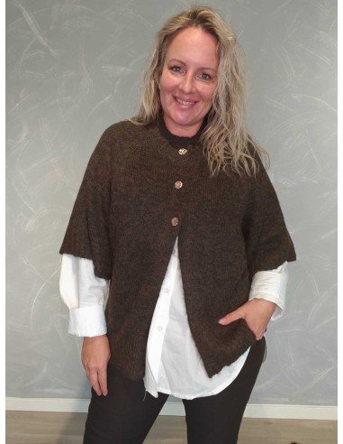 Mørk brun strikcardigan i uld, polyester, nylon og spandex med korte ærmer og knapper øverst – DESIGN by TIPPY