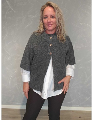 Grå melange strikcardigan i uld, polyester, nylon og spandex med korte ærmer og knapper øverst – DESIGN by TIPPY