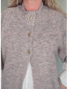 Beige melange strikcardigan i uld, polyester, nylon og spandex med korte ærmer og knapper øverst – DESIGN by TIPPY 2