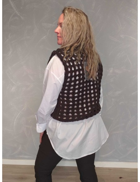 Brun strik vest fra Design By TIPPY