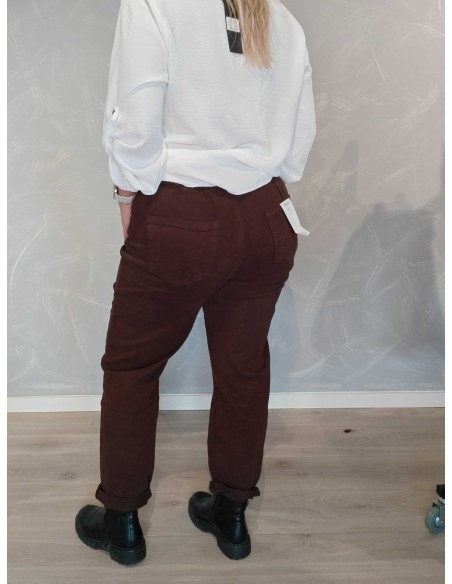 Bagside af brune KAROSTAR jeans til kvinder – TIPPY