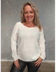 Hvid finstrikbluse i 52% viskose, 28% polyester og 20% polyamid med rund hals og dekorative vrangsømme – TIPPY Collection