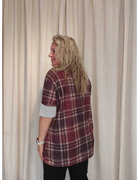 Bagside af bordeaux ternet oversize bluse til kvinder – TIPPY
