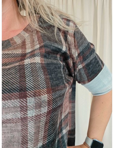 Rund halsudskæring på brun ternet oversize bluse – TIPPY