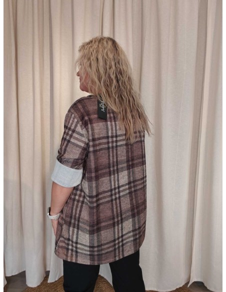 Bagside af beige ternet oversize bluse til kvinder – TIPPY