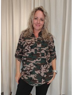 Beige camouflagebluse i 100% viskose med knapstolpe og brystlommer – TIPPY Collection