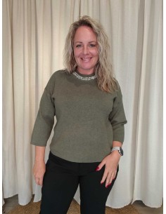 Khaki strikbluse i viskose, polyester og nylon med perlekrave og 3/4-ærmer – TIPPY Italian Select