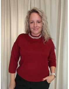 Bordeaux strikbluse i viskose, polyester og nylon med perlekrave og 3/4-ærmer – TIPPY Italian Select