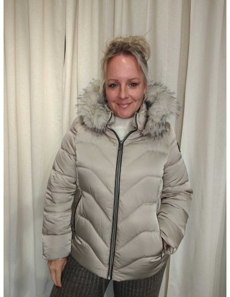 Taupe jakke i 100% polyester med pelskrave og quiltet design – Italian Select TIPPY