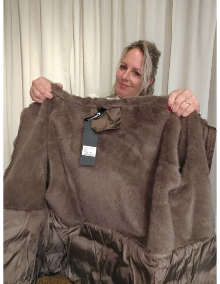 Rustik brun jakke i ruskindslook med pelsfoer | TIPPY