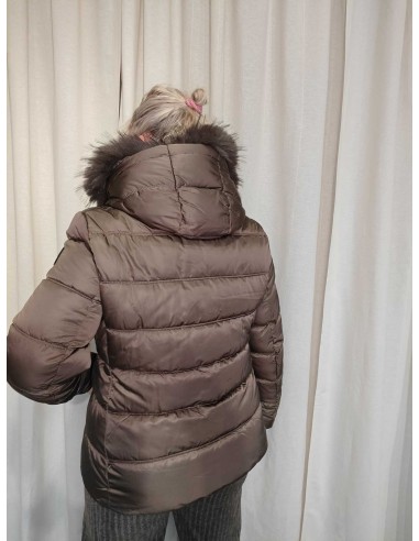 Bagside af brun quiltet jakke med pelskrave til kvinder – TIPPY