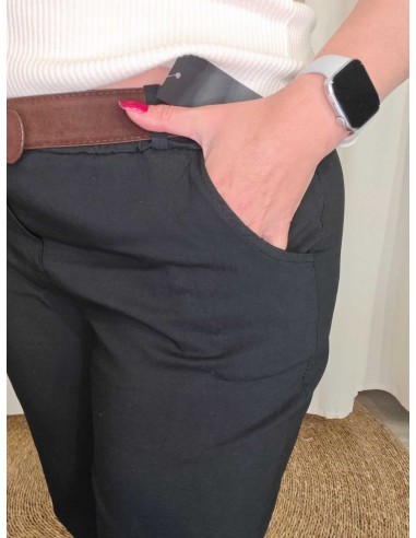 Nærbillede af sidelomme på sorte bukser i viskoseblanding – TIPPY
