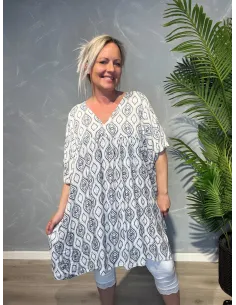 Sand A-kjole med grafisk print, V-halsudskæring og korte ærmer,