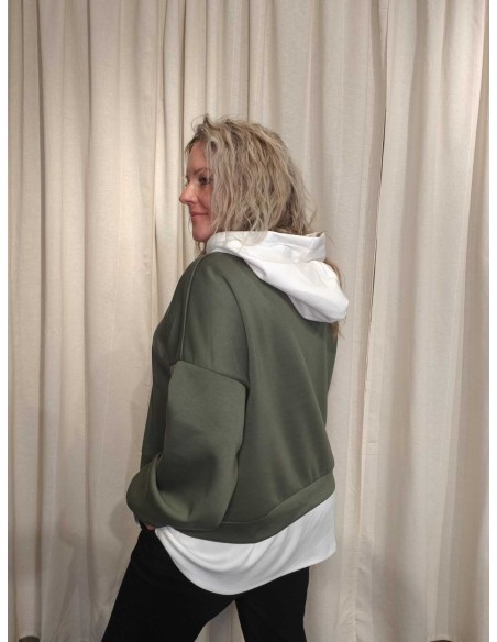 Bagside af grøn sweatbluse med hætte til kvinder – TIPPY