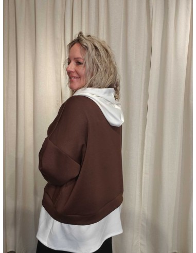 Bagside af brun sweatbluse med hætte til kvinder – TIPPY