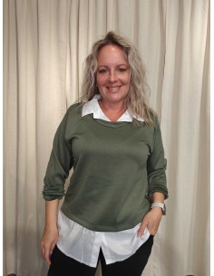 Grøn sweatbluse i viskose og polyester med påsyet hvid skjorte og krave – TIPPY Collection