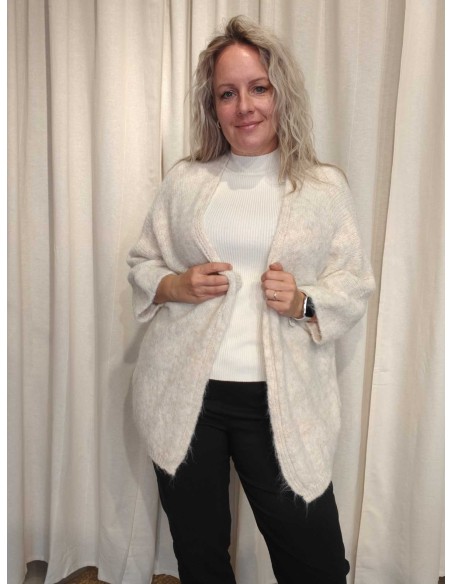 Sand strikcardigan i polyesterblanding med uld, åben front og vide 3/4-ærmer – TIPPY Collection