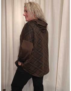 Brun sweatbluse i viskose, polyester og elastan med hætte og ternet underkant – TIPPY Collection 2