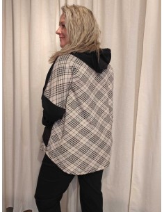 Sort sweatbluse i viskose, polyester og elastan med hætte og lys ternet underkant – TIPPY Collection 2