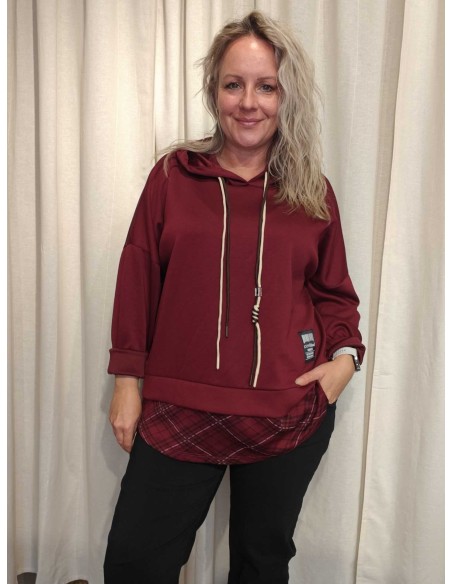 Bordeaux sweatbluse i viskose, polyester og elastan med hætte og ternet underkant – TIPPY Collection