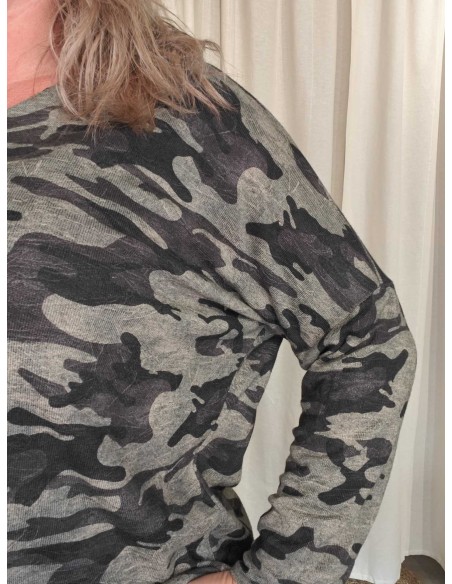 Nærbillede af camouflageprint på army bluse i viskose, angora og uld – TIPPY