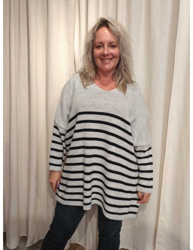 Lys grå oversize strik i 100% akryl med striber og rund hals – TIPPY Italian Select