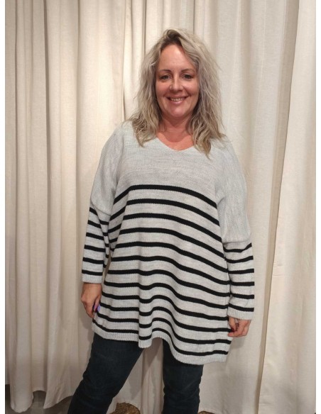 Lys grå oversize strik i 100% akryl med striber og rund hals – TIPPY Italian Select