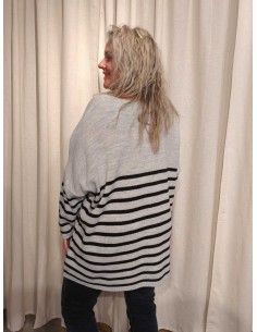 Lys grå oversize strik i 100% akryl med striber og rund hals – TIPPY Italian Select 2