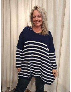 Navy oversize strik i 100% akryl med lyse striber og rund hals – TIPPY Italian Select