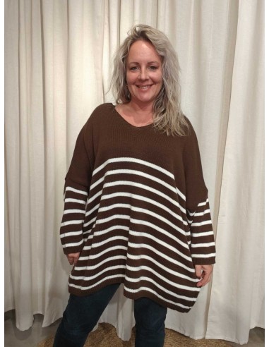 Brun oversize strik i 100% akryl med lyse striber og rund hals – TIPPY Italian Select