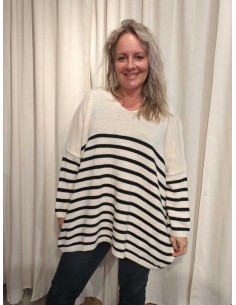 Creme oversize strik i 100% akryl med striber og rund hals – TIPPY Italian Select