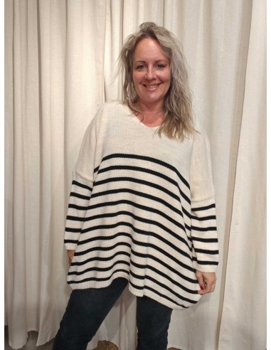 Creme oversize strik i 100% akryl med striber og rund hals – TIPPY Italian Select