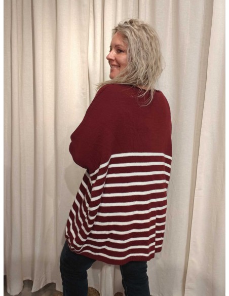 Bagside af bordeaux oversize strik til kvinder – TIPPY