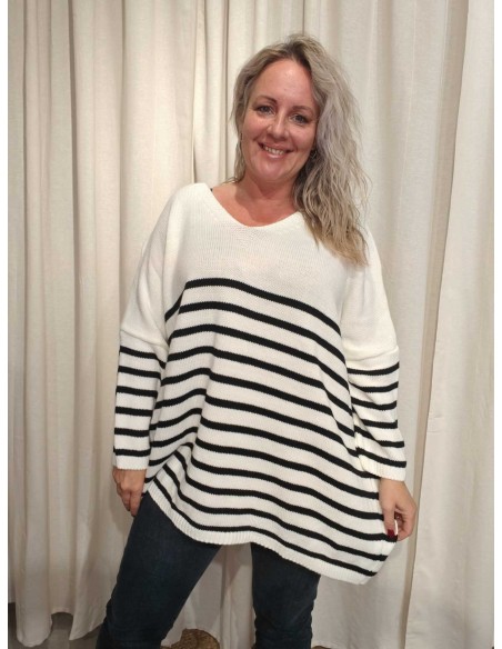 Hvid oversize strik i 100% akryl med striber og rund hals – TIPPY Italian Select