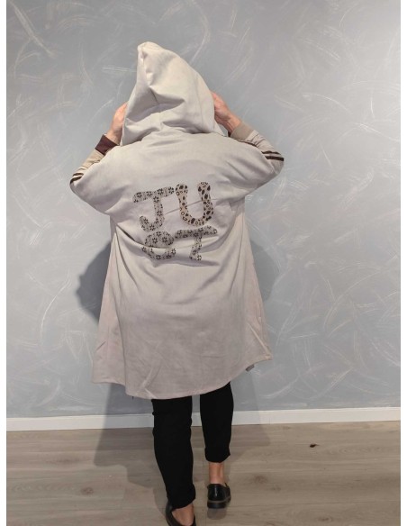 JUST-print på ryggen af sand cardigan – TIPPY
