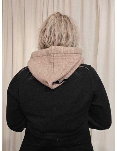 Bagside af beige strikket balaclava til kvinder – TIPPY