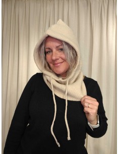 Sand balaclava i 100% akryl med snøre og halsstykke – TIPPY