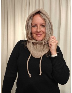 Beige balaclava i 100% akryl med snøre og halsstykke – TIPPY