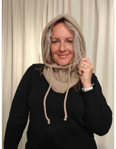 Beige balaclava i 100% akryl med snøre og halsstykke – TIPPY