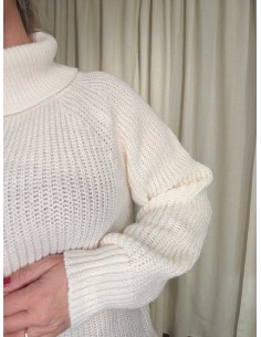 Creme strikbluse i 100% polyester med høj hals og raglanærmer – DESIGN by TIPPY 2