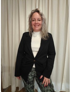 Sort blazer i viskoseblanding med enkel knap og pyntelommer – TIPPY Collection